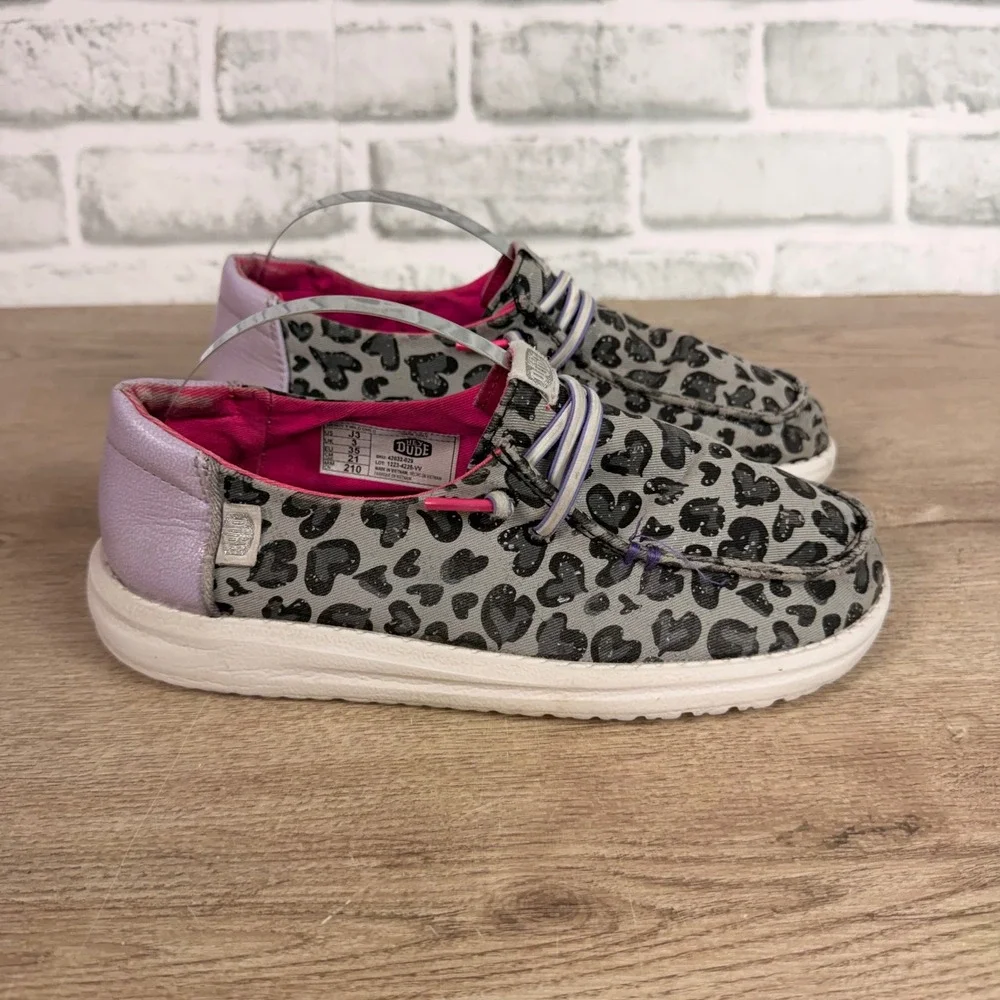 Hey Dude Wendy Wild Child Heart Leopard Print Gray Girls Size J3